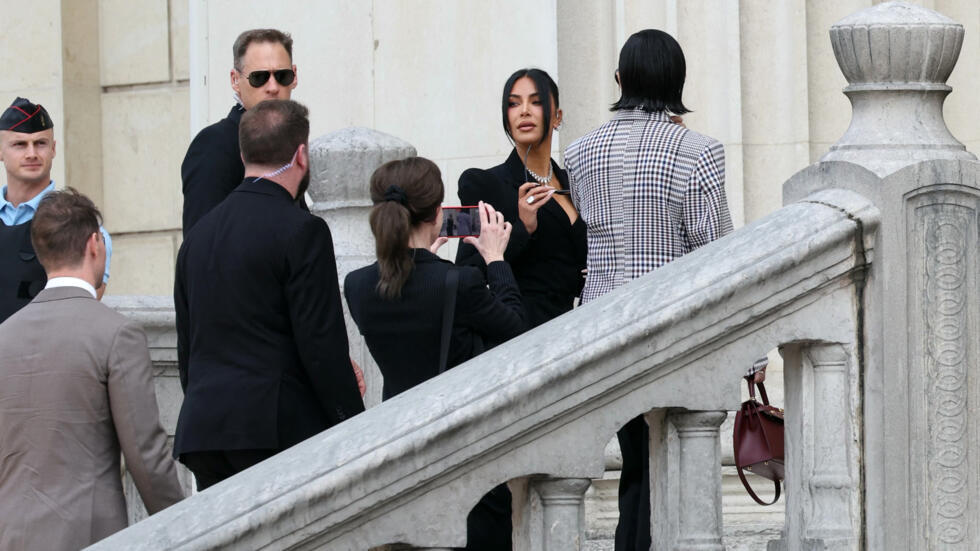 Condenan a ocho hombres por el millonario robo a Kim Kardashian