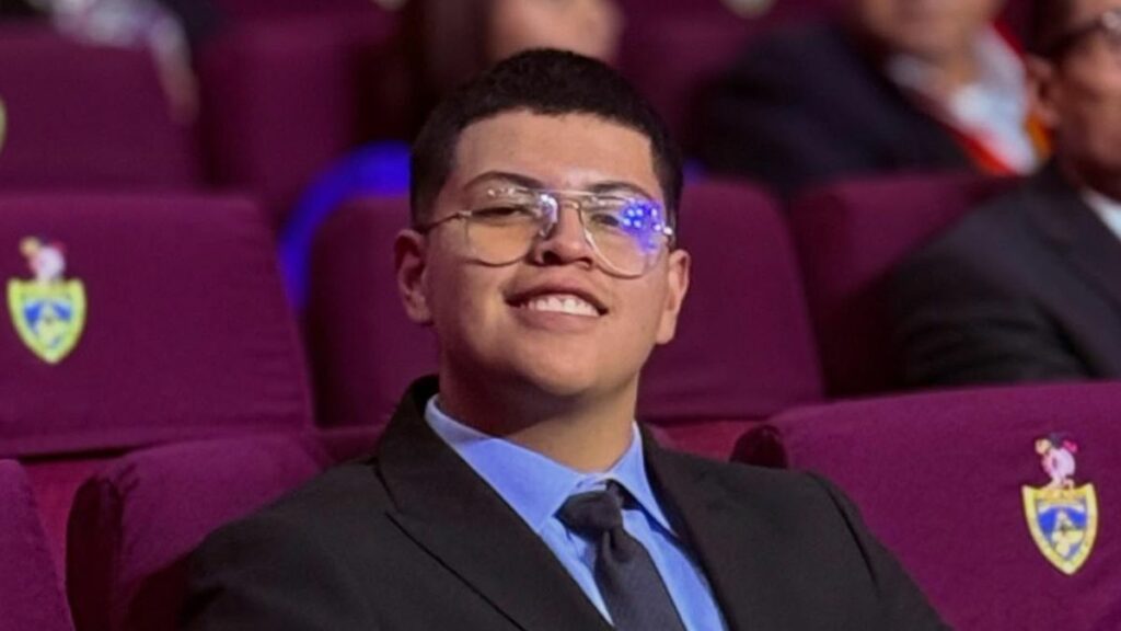 Conoce quién es Dominique Serrano, uno de los legisladores más jóvenes que tomó posesión de su cargo en la Asamblea Nacional. (Facebook).