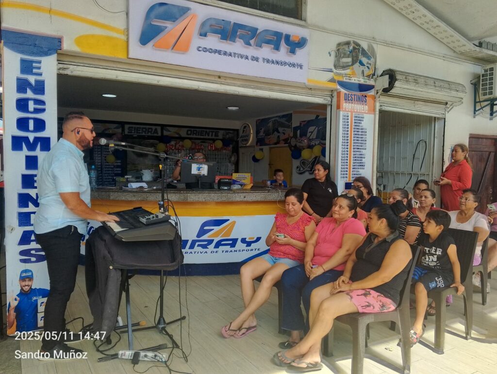 Cooperativa Carlos Alberto Aray homenajea a madres en Portoviejo por segundo año