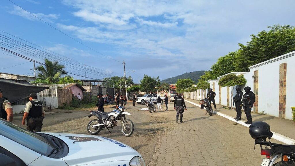 Crimen en Portoviejo: Un hombre, identificado como Gustavo Cabrera, fue asesinado después de un sepelio en el cementerio de la ciudadela San Jorge. (El Diario)