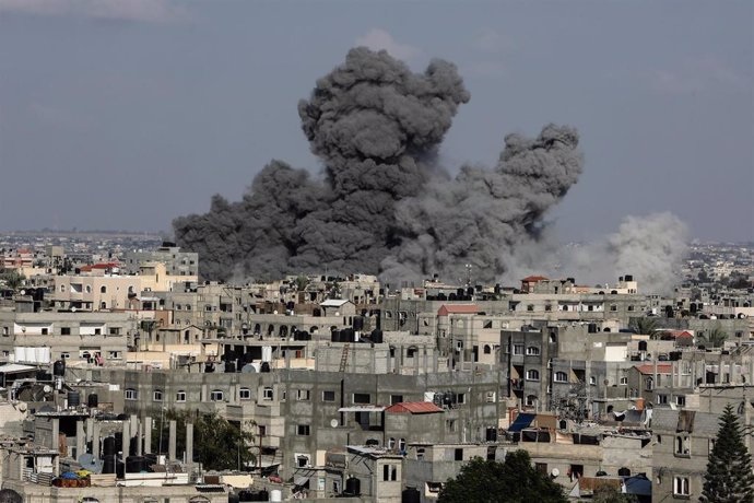 Crisis en Gaza casi 54.000 muertos y escasez extrema de alimentos y agua para niños