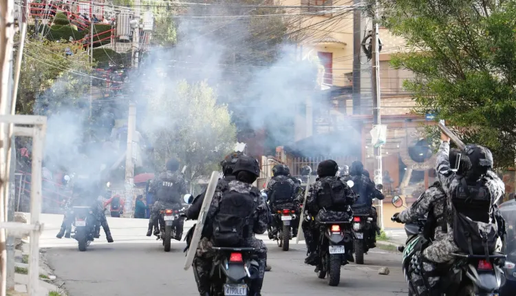 Cuatro policías heridos y 30 detenidos en protestas por candidatura de Evo Morales en Bolivia