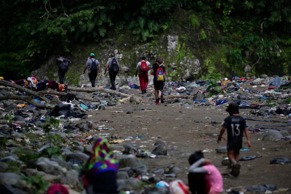 Algunas entidades estiman que hay más de 2.500 toneladas de basura en el Darién y que limpiar el desastre podría costar más de 12 millones de dólares.