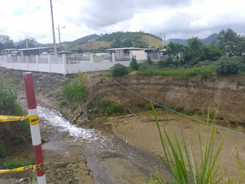 Daños por lluvias en Portoviejo afectan vía a Maconta y áreas recreativas