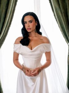 Demi Lovato se casó con Jordan Lutes luciendo un vestido de novia de Vivienne Westwood