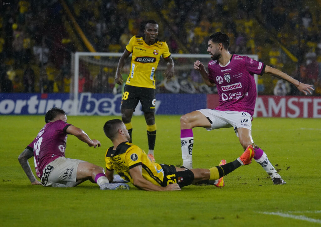 Dependiendo de otro partido y con calculadora en mano, así se jugará este martes el Independiente del Valle vs Barcelona SC por Libertadores