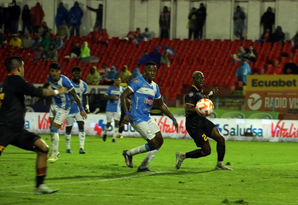 Deportivo Cuenca supera a Manta FC con anotaciones de Arroyo y Mancinelli