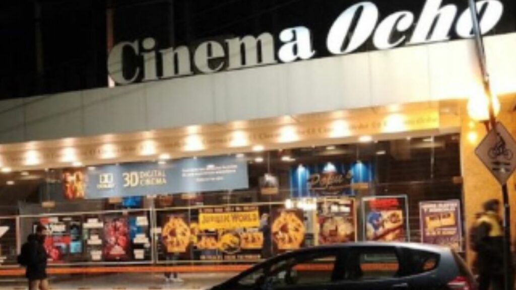 Destino final 6 Se cae parte del techo en una sala de cine mientras se proyectaba la película. (Internet).