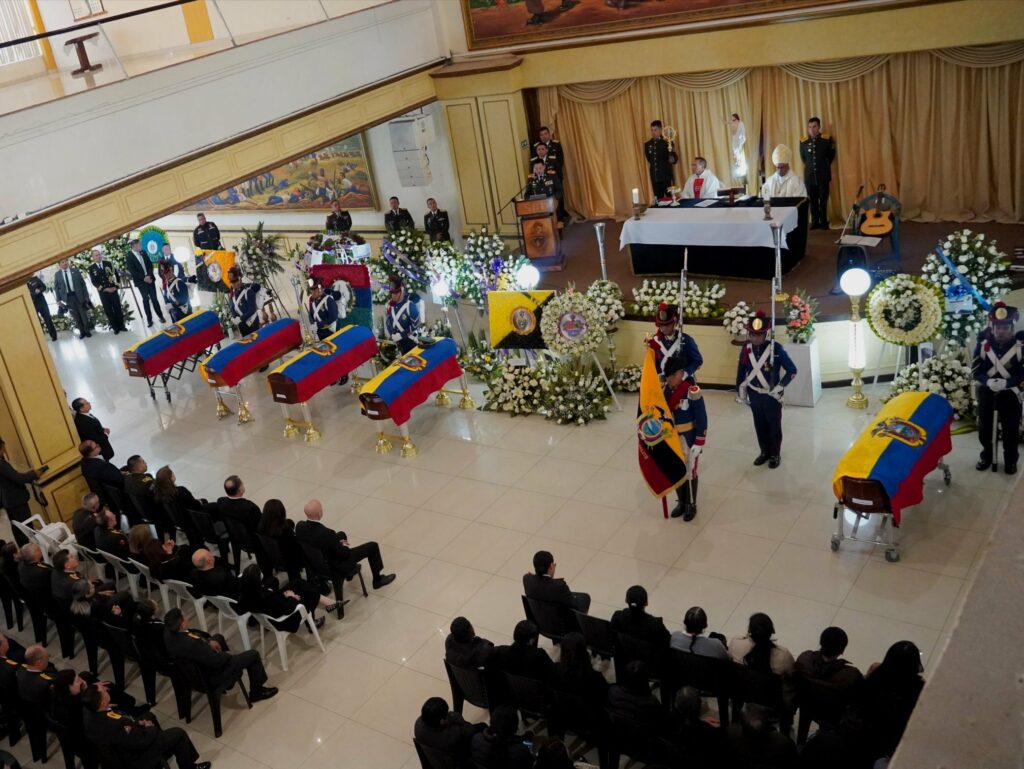 Ecuador despide a 11 militares caídos en ataque en Orellana