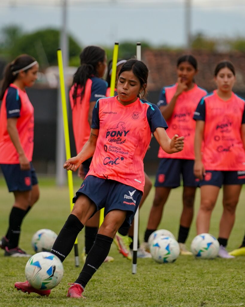 Ecuador enfrenta a Perú este sábado en su estreno en el Sudamericano Sub-17 Femenino.