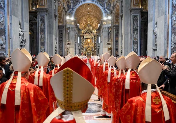 El Cónclave 2025 comenzó con la ausencia de dos cardenales por motivos de salud
