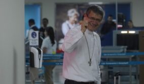 El cardenal ecuatoriano Luis Cabrera dice que el perfil del nuevo papa debe resumirse en una palabra