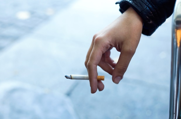 El cigarrillo contiene más de 7.000 sustancias químicas, 70 de ellas cancerígenas, como nicotina, alquitrán y benceno, que dañan casi todos los órganos del cuerpo.