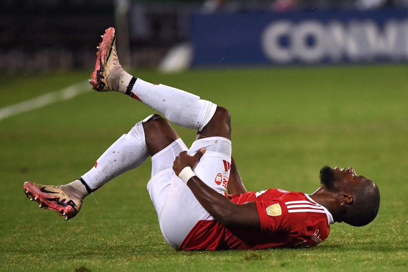 El delantero ecuatoriano salió lesionado