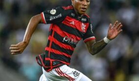 El ecuatoriano Gonzalo Plata será baja para el duelo de Flamengo ante Liga de Quito.