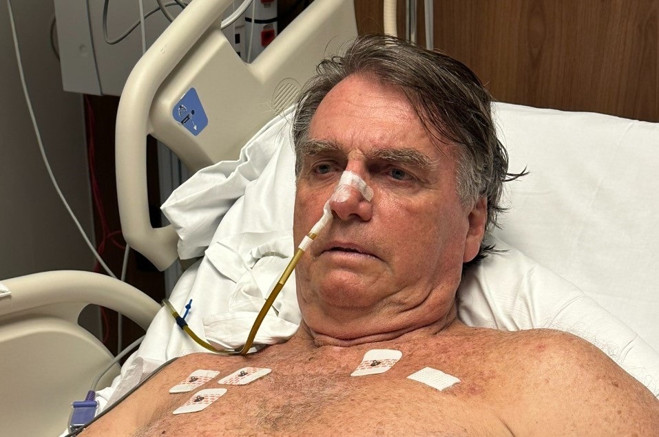 El expresidente brasileño Jair Bolsonaro sale de cuidados intensivos tras su cirugía