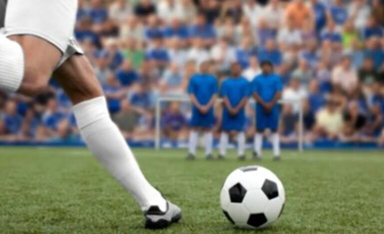 El futbolista no profesional debe tener cuidados para proteger su salud.