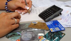 El incumpliento de una deuda bancaria afecta negativamente al historial crediticio.