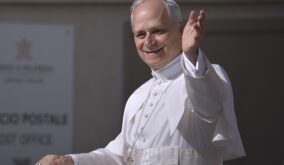 El papa León XIV confirma que el Vaticano está dispuesto a ser anfitrión de las negociaciones de paz entre Rusia y Ucrania