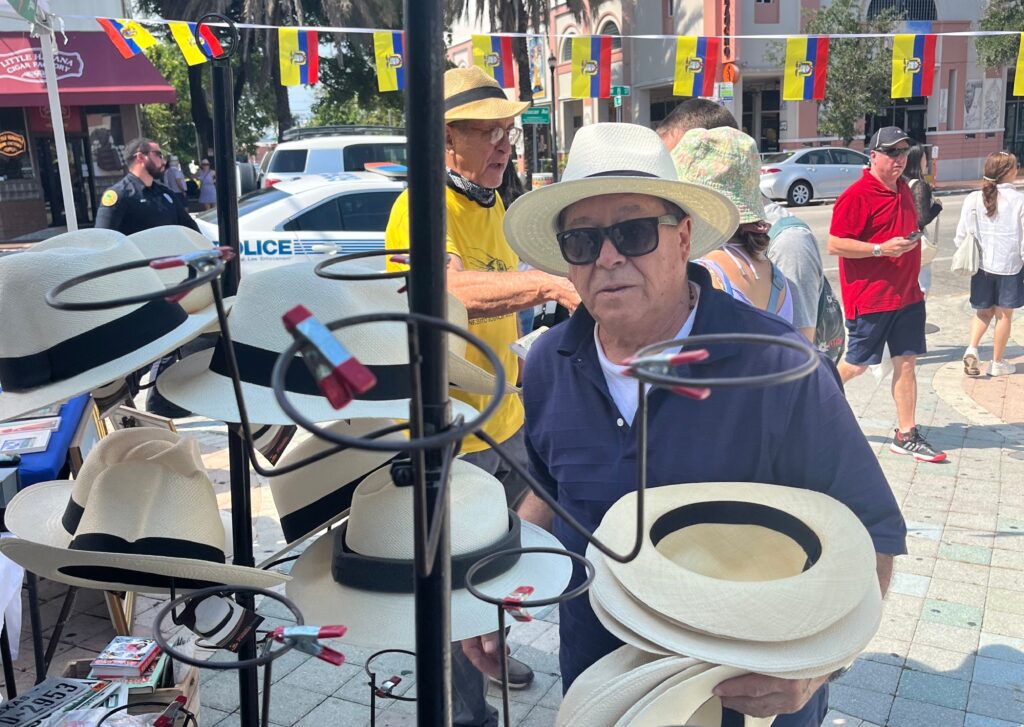 El sombrero “Panamá” que nació en Ecuador, se vende desde Miami