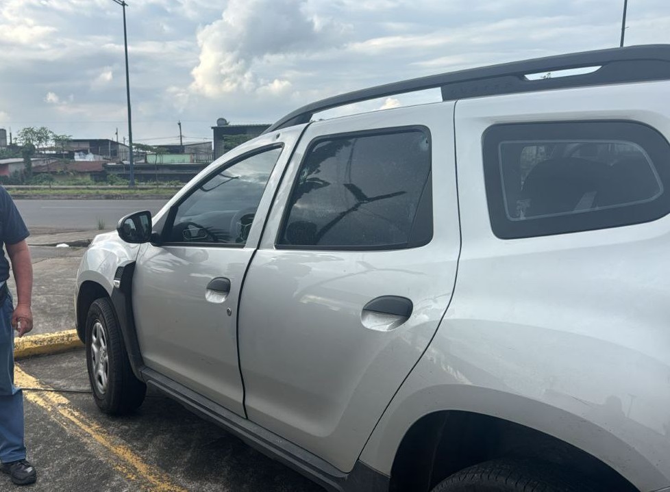 Empresaria y chofer salvan su vida tras ataque en carretera de Los Ríos