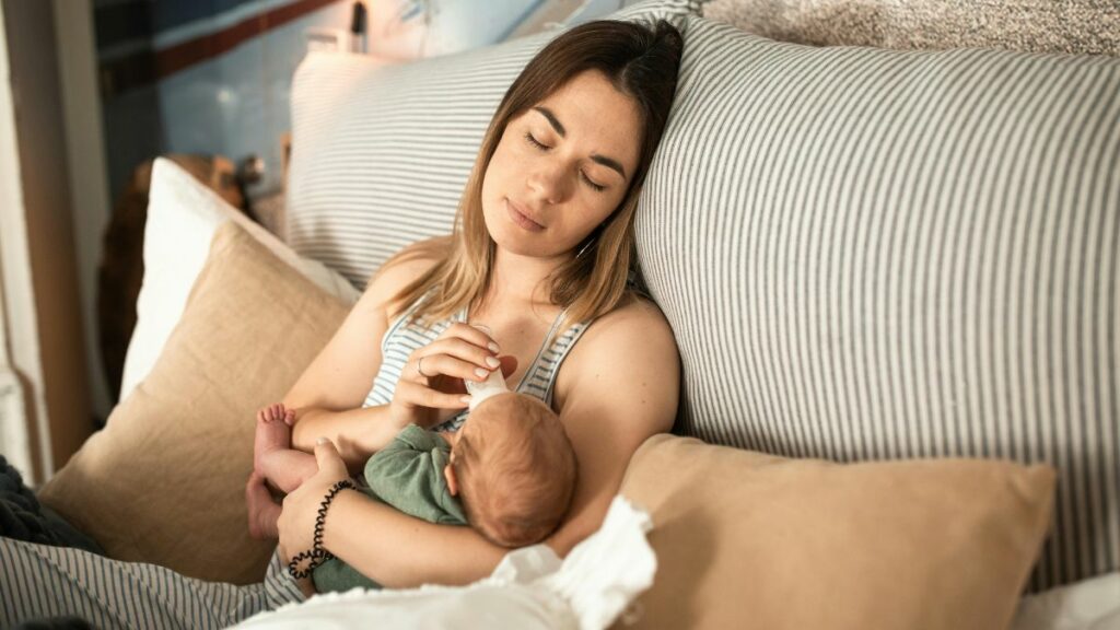 En Ecuador, el INEC revela que 4.6 millones de mujeres son madres, más de 2 millones están solteras y crían solas a sus hijos. (Pexels).