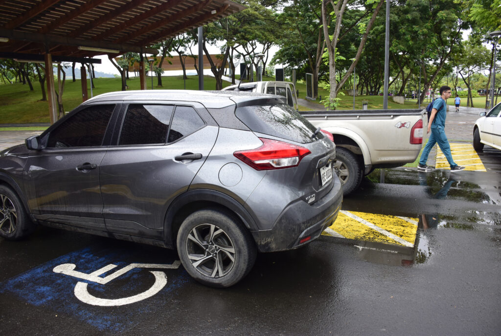 En Portoviejo, iniciativa del CCPD-P busca proteger espacios de parqueo para grupos vulnerables