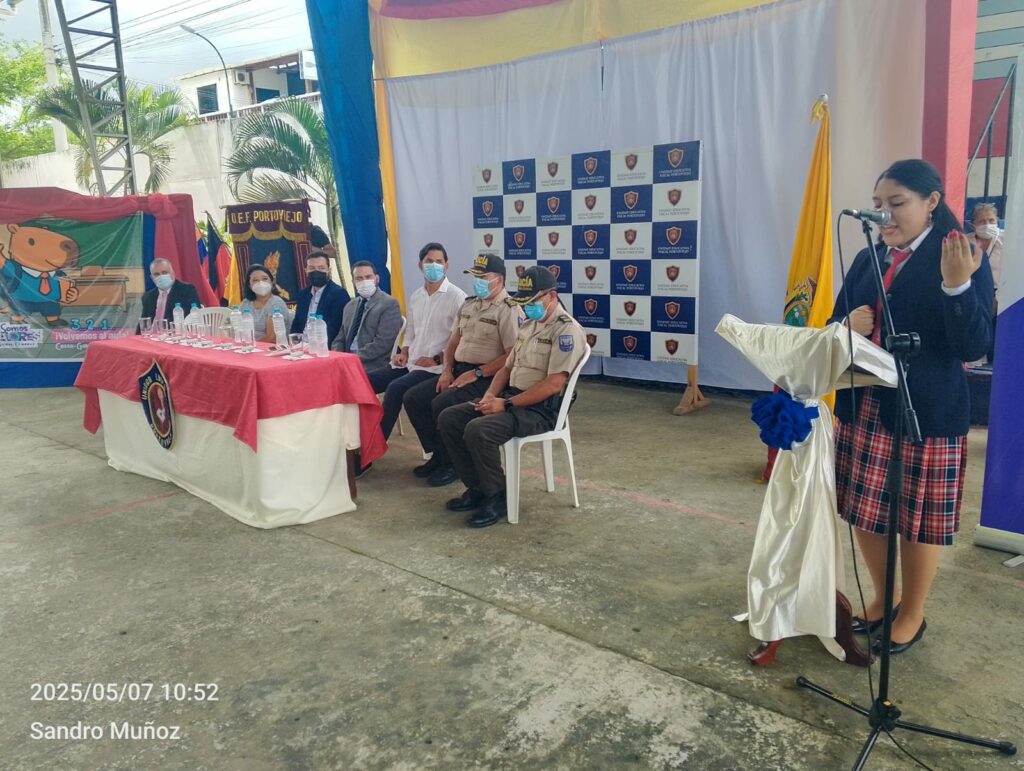 En Portoviejo se inauguró el periodo escolar 2025-2026 bajo alerta epidemiológica