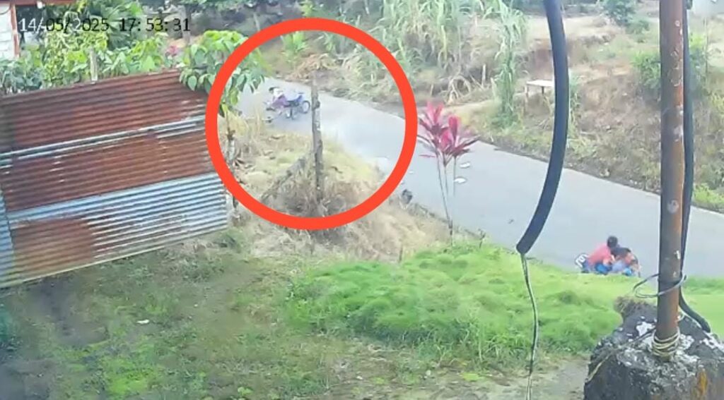 En la imagen se observa la velocidad con la que conducía uno de los motociclistas que resultó herido.