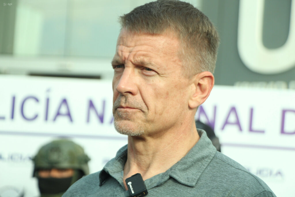 Erik Prince, fundador Blackwater, participó en un operativo en el suburbio de Guayaquil denominado Apolo 13, junto con el Ministro del Interior y miembros de la Policía y el ejército.