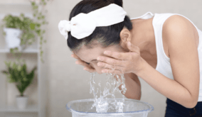 Especialista advierte sobre riesgos y beneficios de sumergir el rostro en agua con hielo