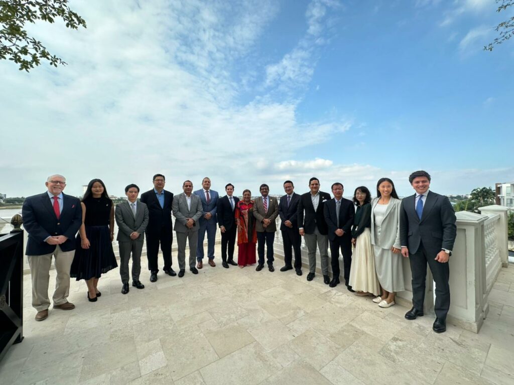 Exportadores ecuatorianos exploran financiamiento con Banco de China en Guayaquil