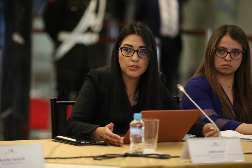 FMI y organismos multilaterales respaldan estabilidad fiscal de Ecuador, según ministra
