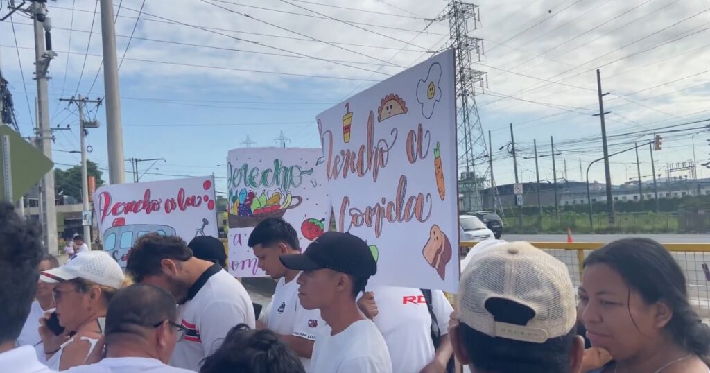 Familiares de reclusos de la cárcel 'La Roca' exigen reanudación de visitas en plantón