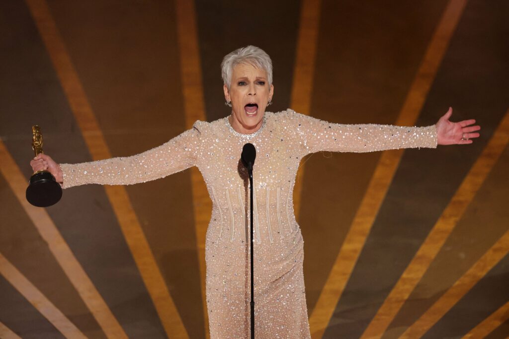 Jamie Lee Curtis se sometió a una cirugía estética para mejorar la apariencia de sus ojos, pero después se arrepintió.