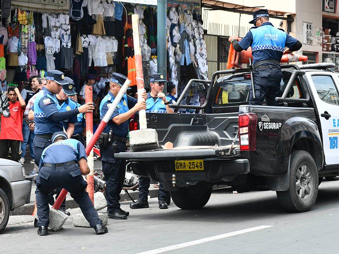 Guayaquil ha implementado operativos similares  para regular el comercio y recuperar espacios públicos.