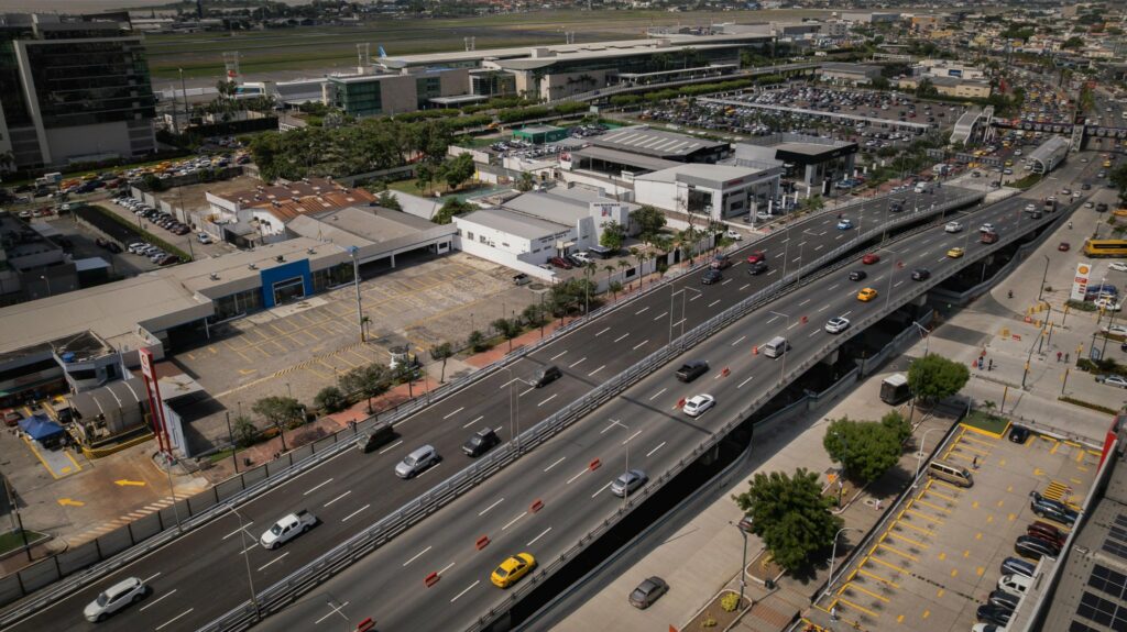 Con cuatro carriles de circulación, el paso en la Avenida de las Américas en sentido sur-norte beneficia a más de 104.000 vehículo