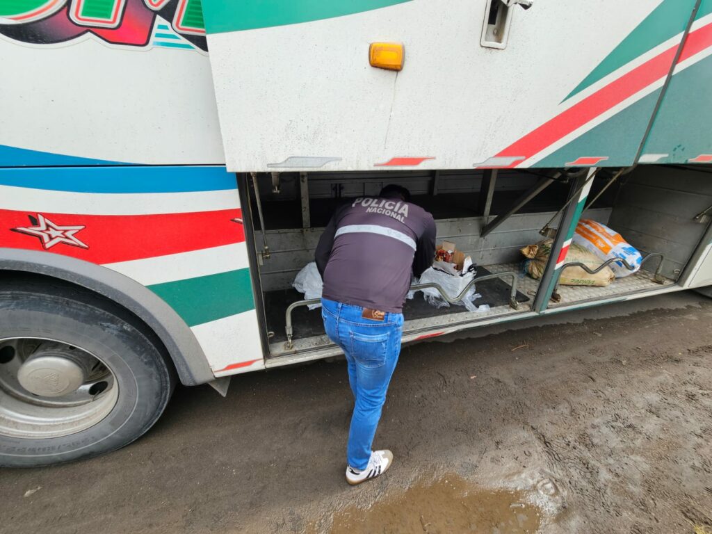 Dos hombres detenidos por el delito de transporte de municiones.