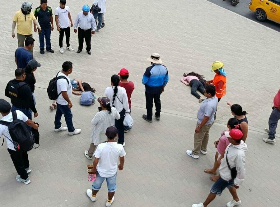 Embarazada baleada afuera de universidad en Santa Elena