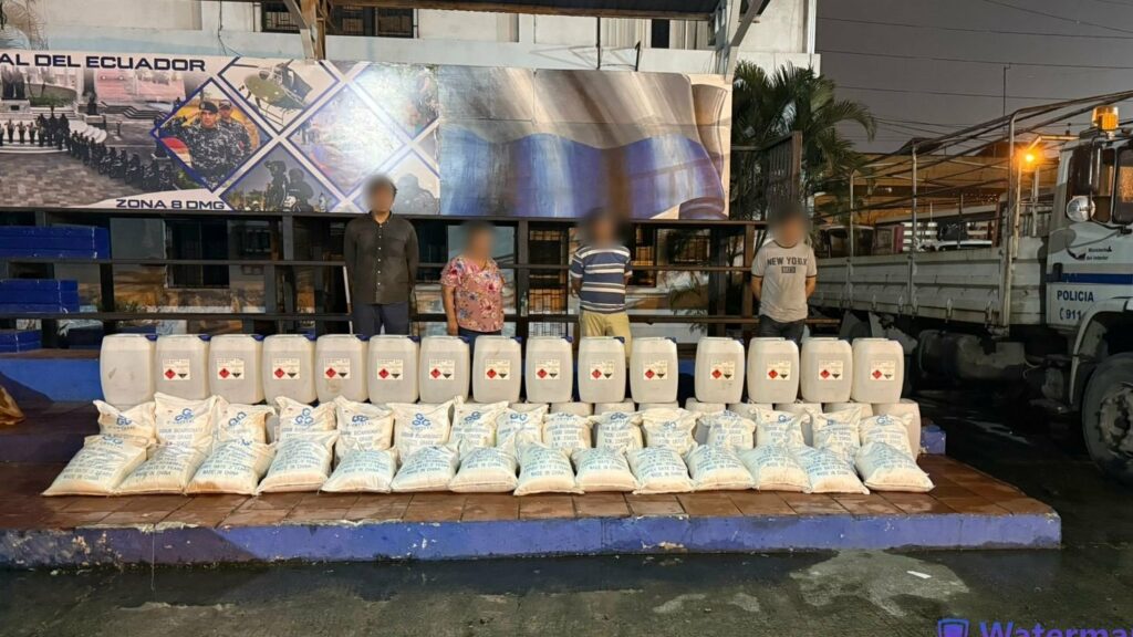 Decomisan dos toneladas de químicos en Guayas