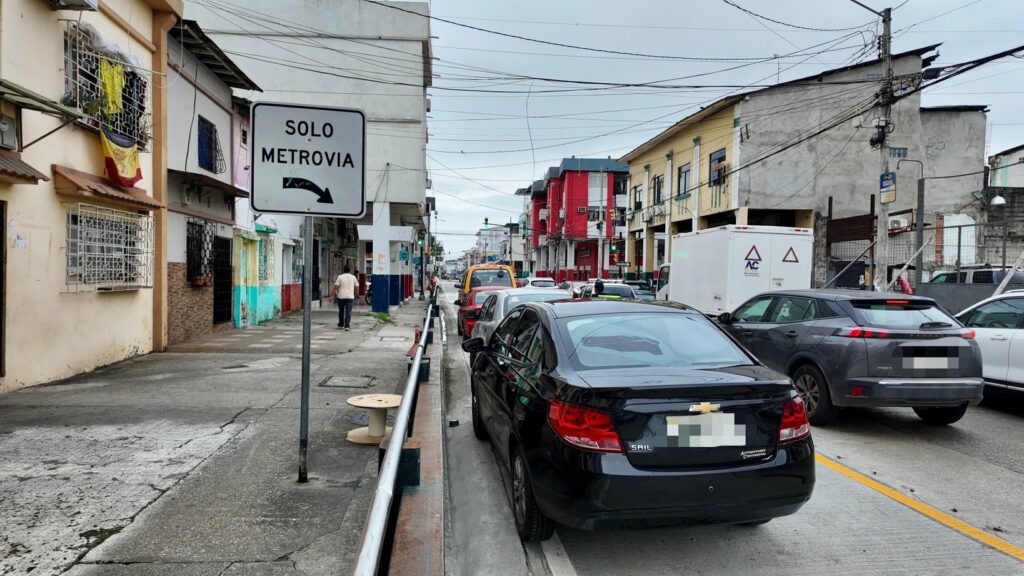 Las multas por invadir carriles de la Troncal 4 de Metrovía pueden alcanzar hasta $115, según antecedentes de 2024.