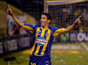 El jugador debutó en 2005 y disputó 39 partidos, con seis goles y dos asistencias, antes de ser transferido a Europa.