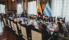 El traspaso de competencias a Parques EP busca mejorar la eficiencia en el mantenimiento de espacios públicos en Guayaquil.