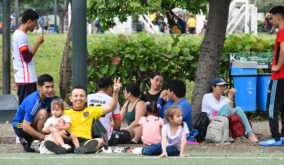 Miles de personas han acudido a los parques municipales de Guayaquil durante el feriado del 24 de mayo.