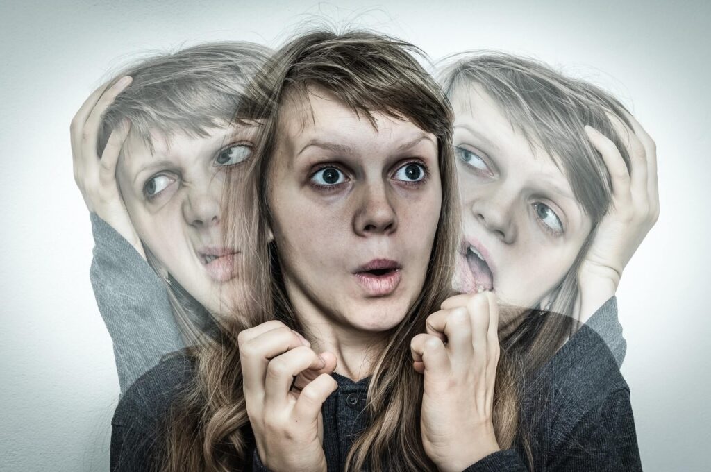 Hijos de personas con esquizofrenia o trastorno bipolar tienen mayor riesgo de desarrollar trastornos mentales