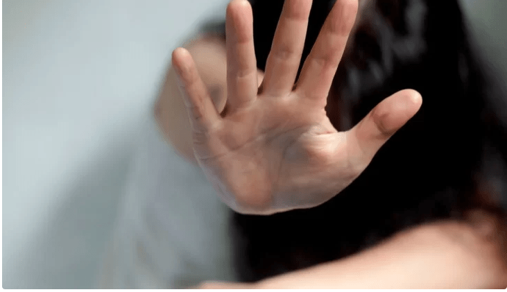 hombre-detenido-por-violenta-agresion-a-su-pareja-frente-a-sus-hijos-en-santo-domingo-de-los-tsachilas