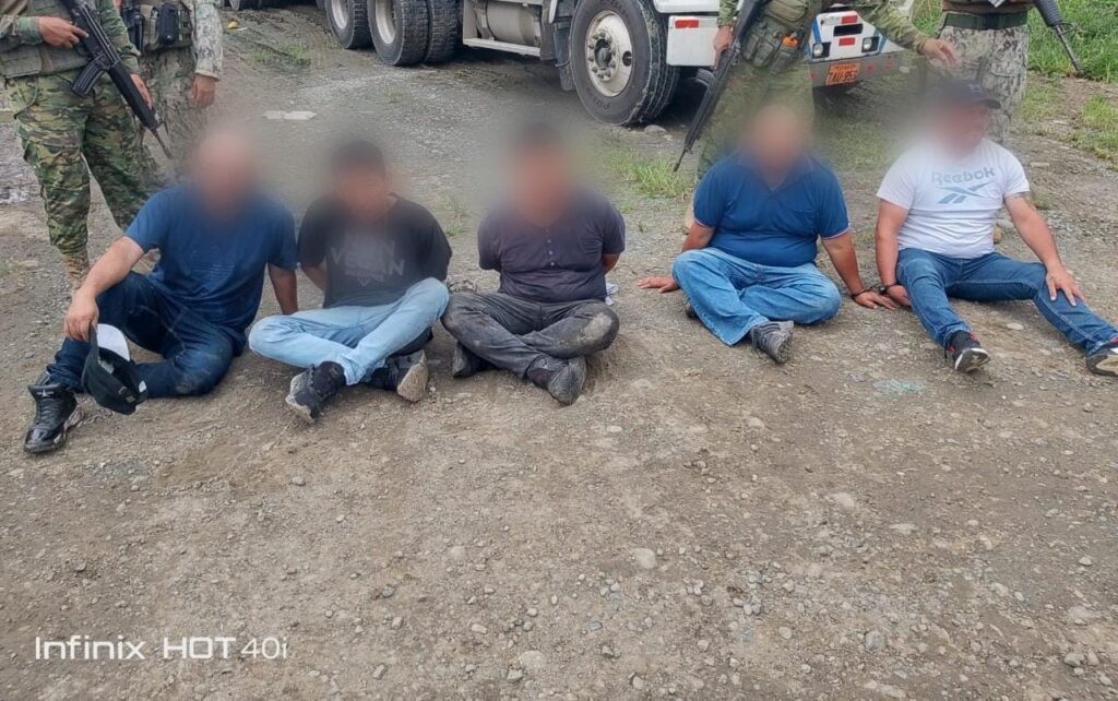 Incautan más de 36 mil galones de combustible en operativo policial en la vía a San Mateo, Esmeraldas