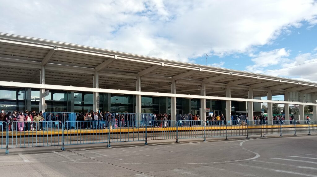 Inicia segunda fase de renovación en paradas del Trolebús de Quito
