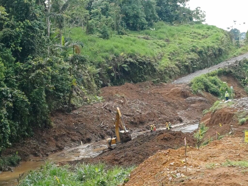 Inició construcción del interceptor de aguas residuales entre el río Vide y la vía Chone