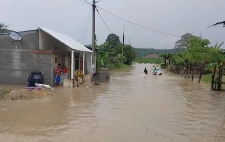 Inundaciones en Atacames generan pérdidas agrícolas por $1 millón y afectan a 200 familias